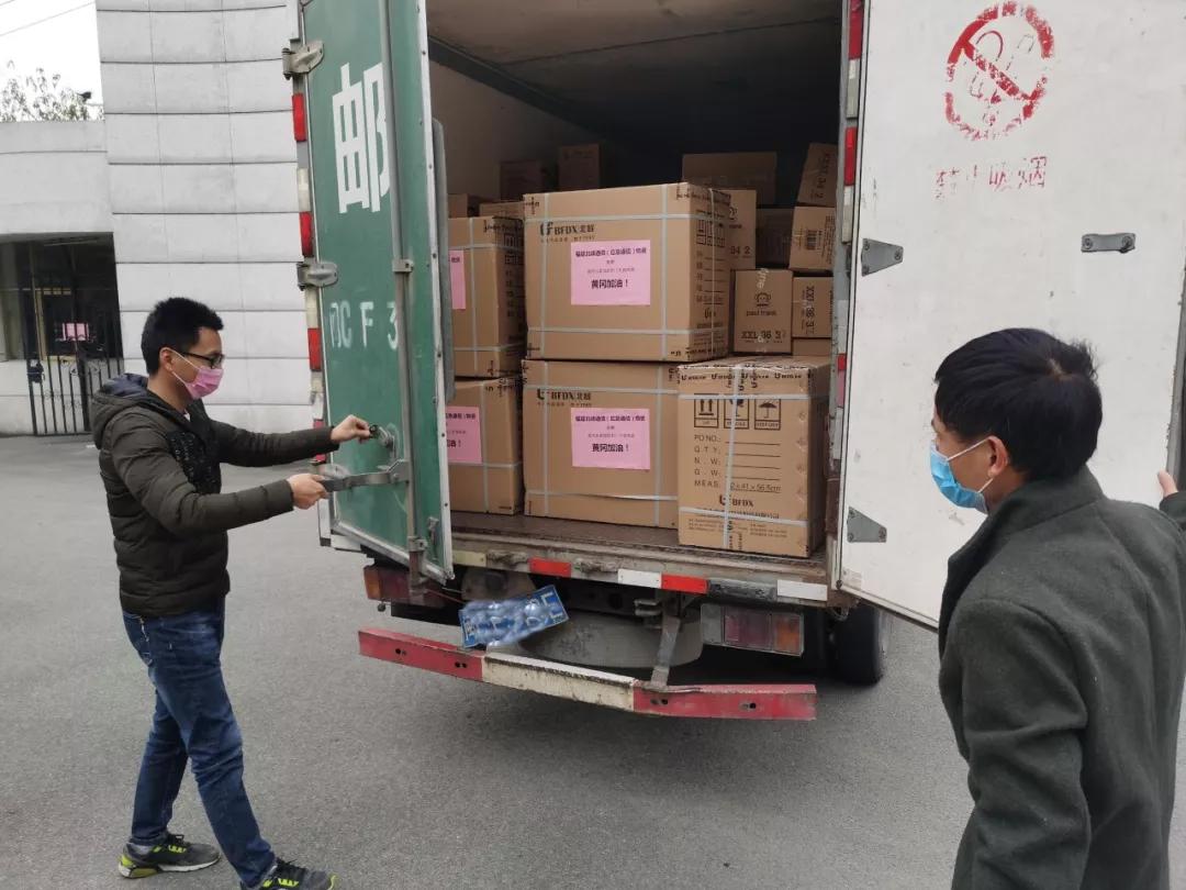 北峰支援黃岡千里馳援應急通信設備