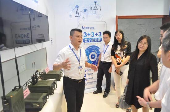 國家工信部無線電管理局、福建省工信廳等領導一行蒞臨北峰通信參觀指導