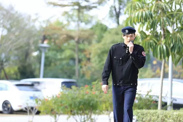 安保人員必須要使用對講機嗎？